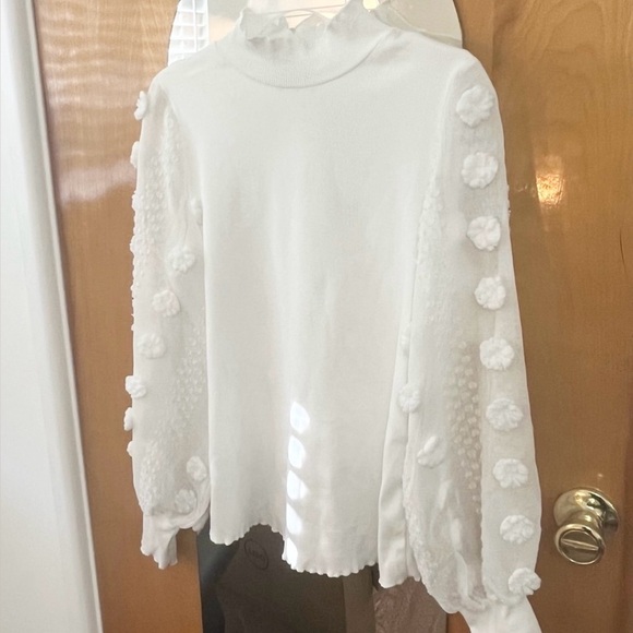 Maison d'Amelie Paris Size S Womens Pretty Petals Mock Neck Sweater Ivory - Picture 4 of 7